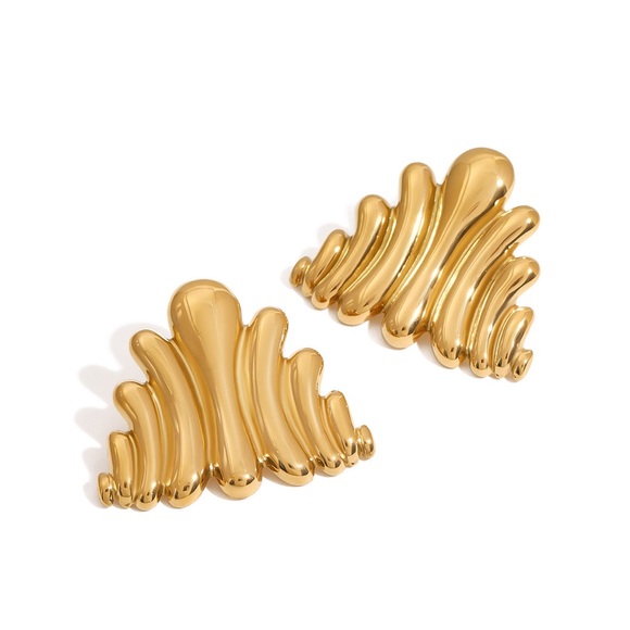Elegant Gold Wave Earrings - Picture 2 of 5